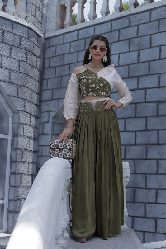 Pantalon plissé avec haut asymétrique